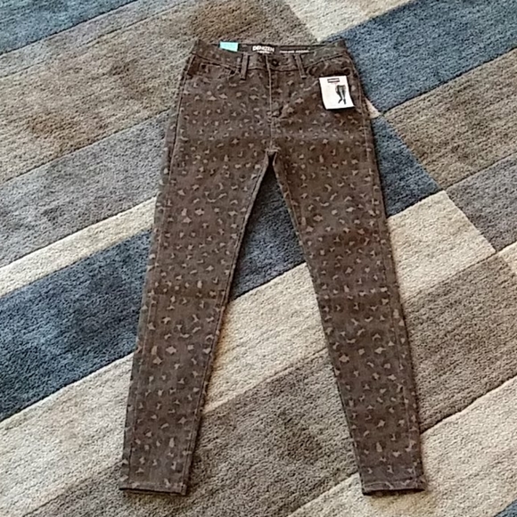Hi-Rise Jeans - Picture 3 of 7